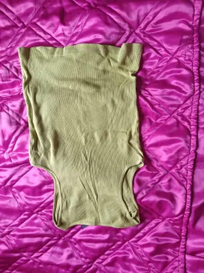 Polera sin mangas beige con encaje Alaniz - miniatura 2