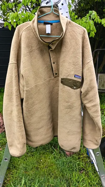 Polar beige Patagonia con bolsillo - miniatura 1