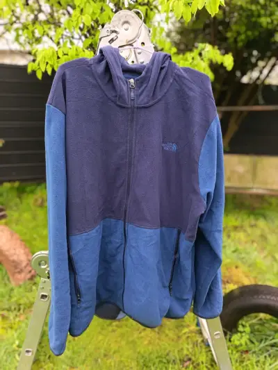 Polerón polar azul The North Face para hombre - miniatura 1