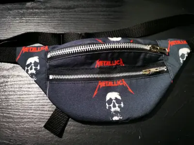 Riñonera Metallica con diseño de calaveras - miniatura 1