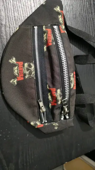 Riñonera Pantera con diseño de calaveras - miniatura 2