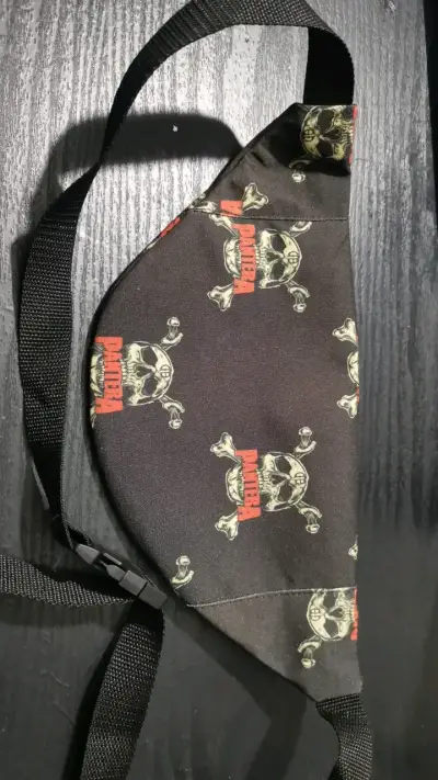 Riñonera Pantera con diseño de calaveras - miniatura 3