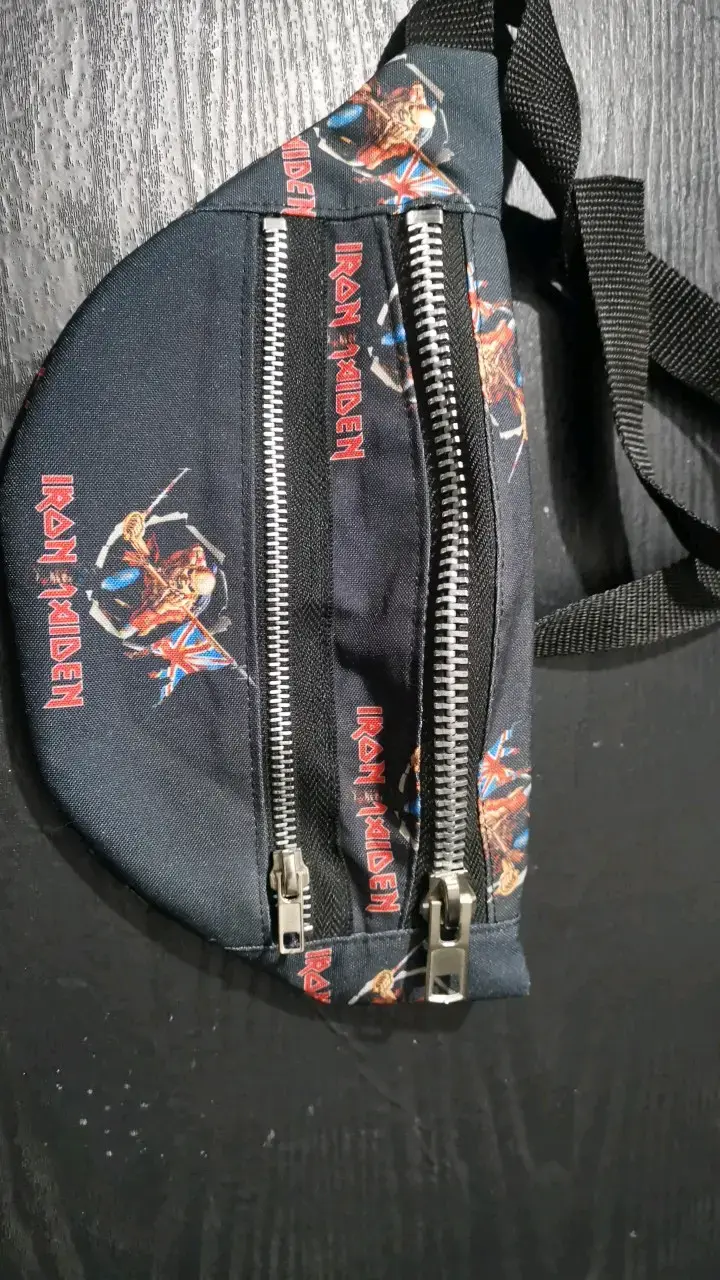 Riñonera Iron Maiden con diseño estampado - 1