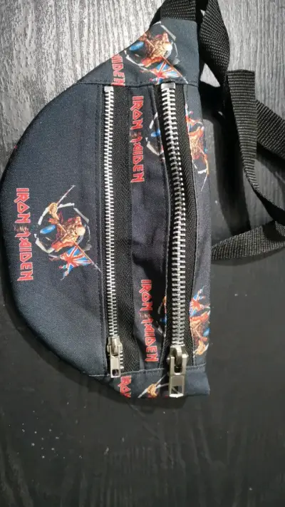 Riñonera Iron Maiden con diseño estampado - miniatura 1