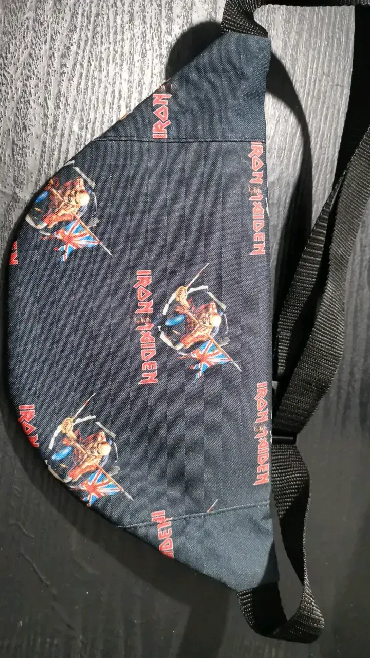Riñonera Iron Maiden con diseño estampado - 2