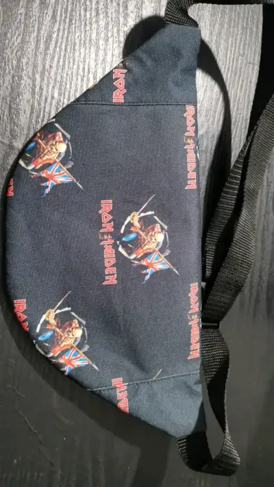 Riñonera Iron Maiden con diseño estampado - miniatura 2