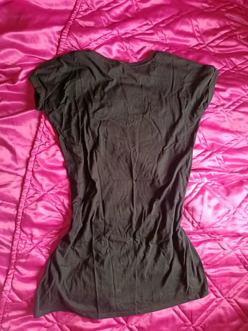 Polera negra con estampado - 2