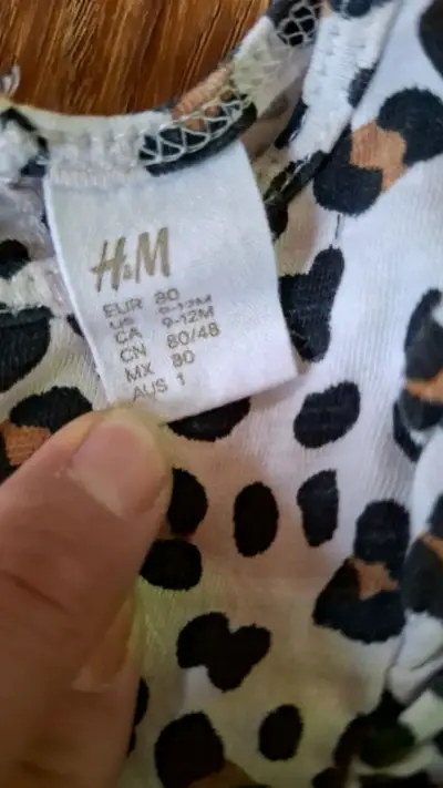 Vestido infantil estampado leopardo H&M - miniatura 2
