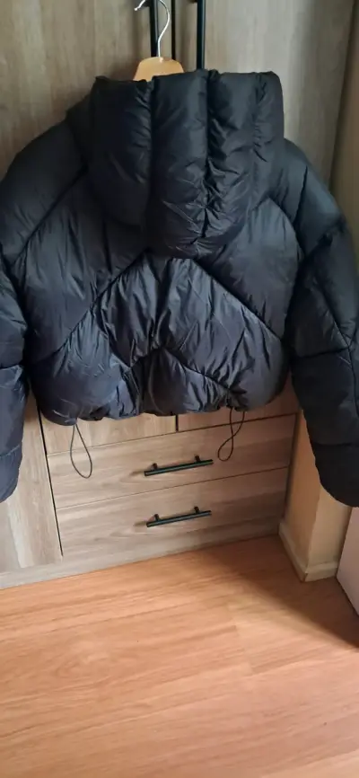 Chaqueta acolchada negra para mujer - miniatura 2