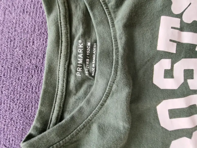 Polera verde con diseño Boston Primark - 3