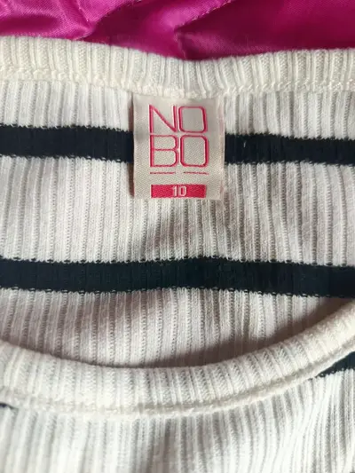 Polera de rayas blancas y negras No Boundaries - miniatura 2