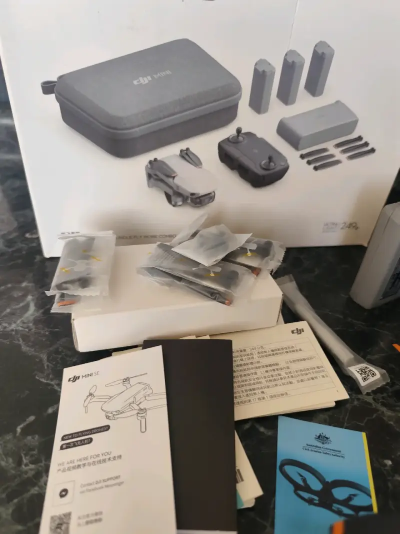 Drone DJI Mini SE con accesorios completos - 3