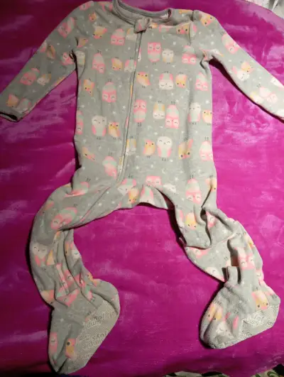 Pijama enterito de bebé con diseño de búhos - miniatura 1