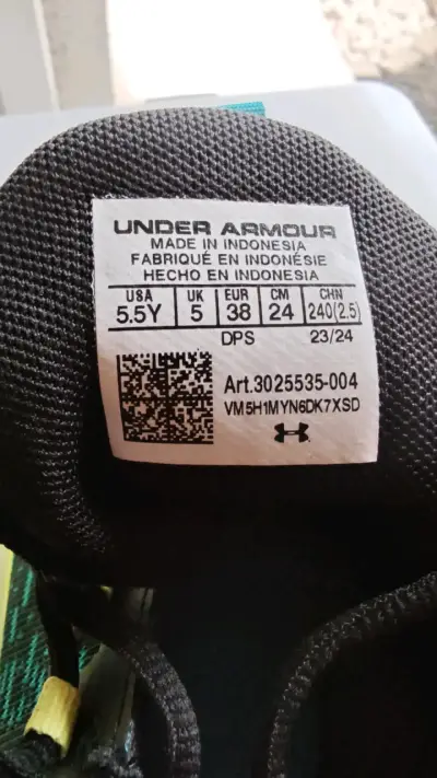 Zapatillas deportivas Under Armour negras y amarillas - miniatura 2