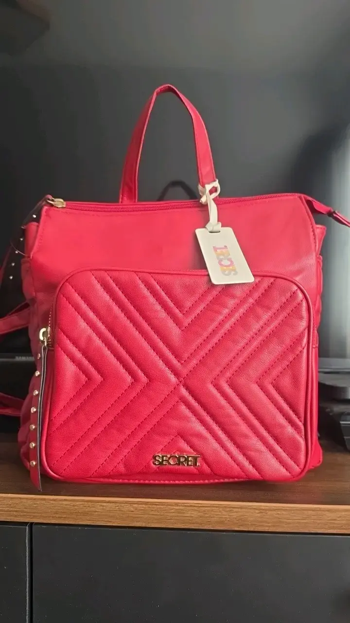 Mochila roja de cuero Secret con diseño acolchado - 1