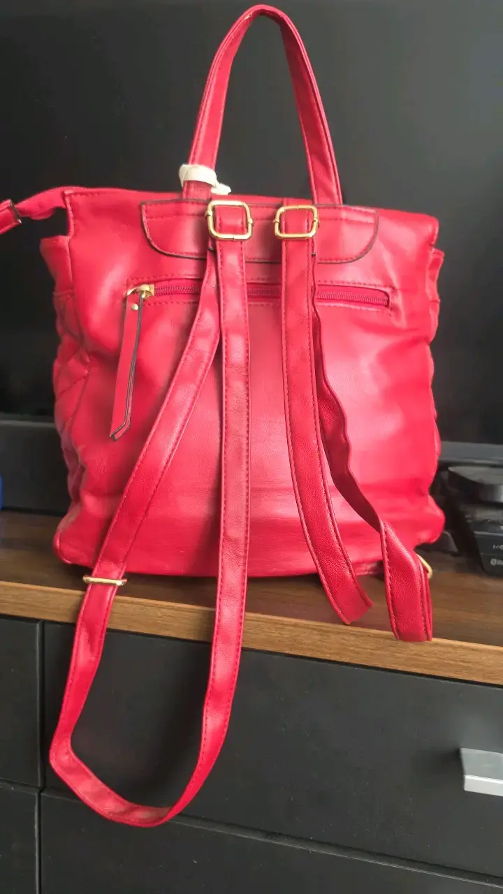 Mochila roja de cuero Secret con diseño acolchado - 2
