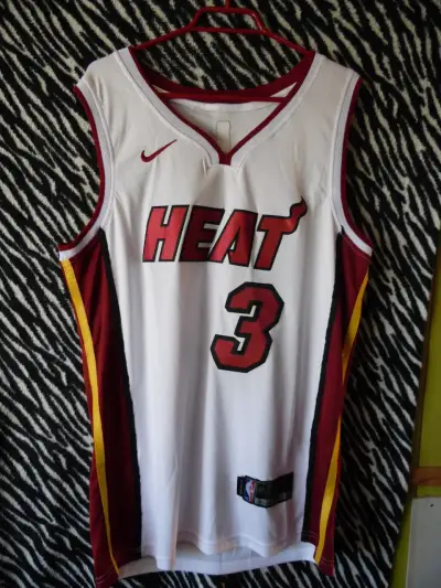 Camiseta de baloncesto Miami Heat número 3 - miniatura 1