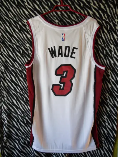 Camiseta de baloncesto Miami Heat número 3 - miniatura 2