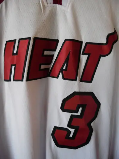 Camiseta de baloncesto Miami Heat número 3 - miniatura 5