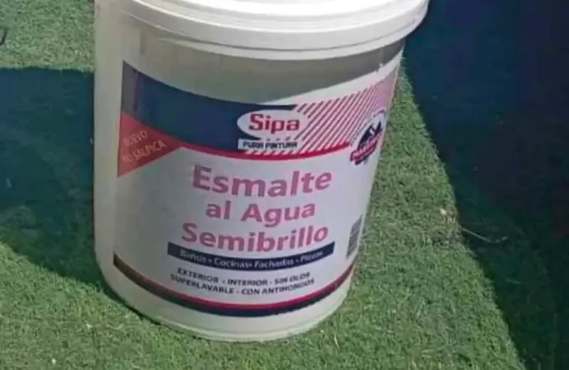 Esmalte al agua semibrillo Sipa para interiores y exteriores