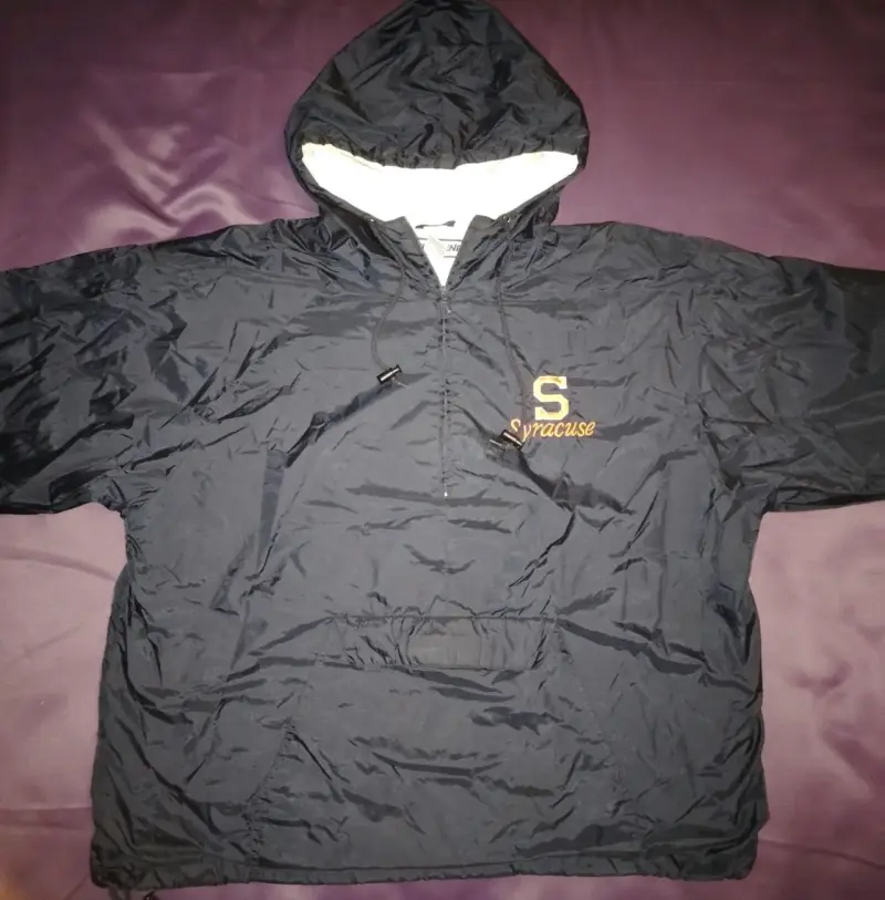 Cortaviento con capucha Syracuse negro