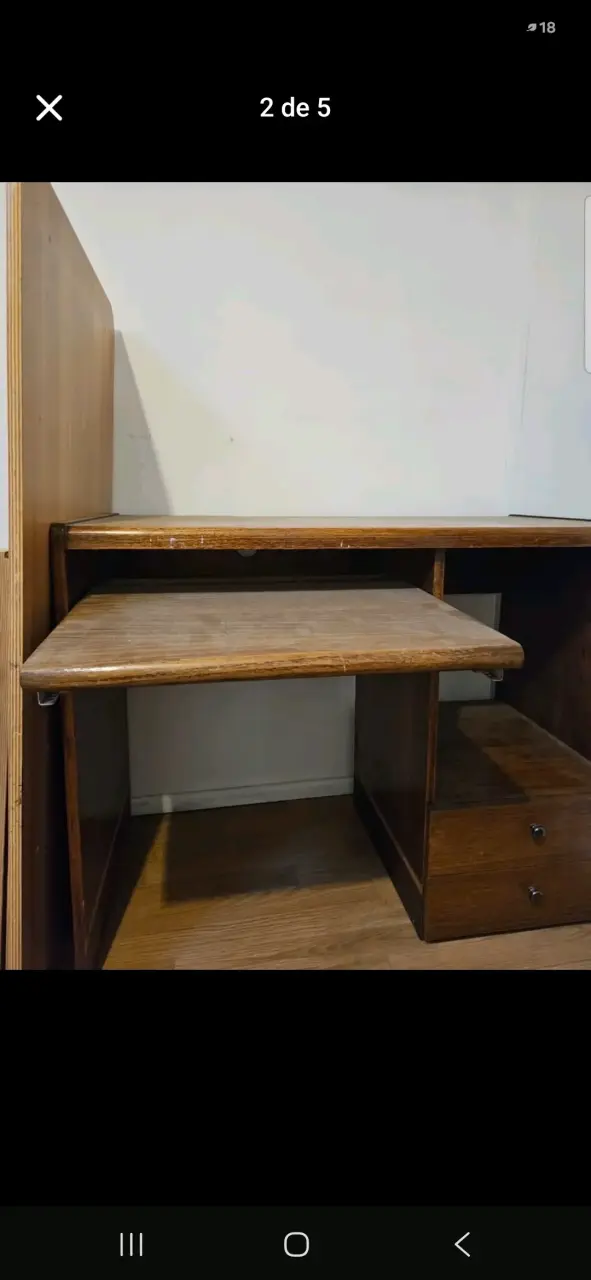 Escritorio de madera con cajones - 2