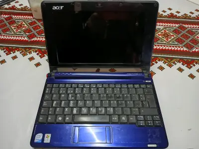 Notebook Acer Aspire One azul con Intel Atom - miniatura 1
