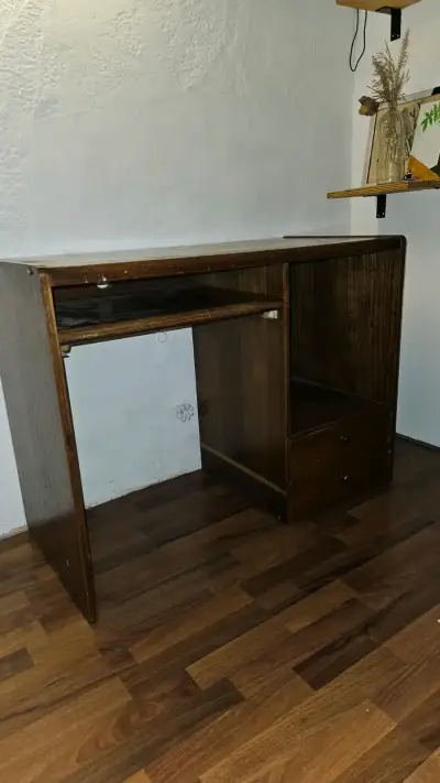 Escritorio de madera con cajones - miniatura 1