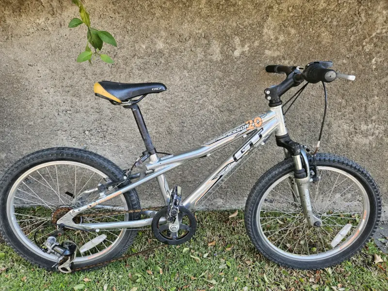 Bicicleta GT Aggressor 20" para niños - 1