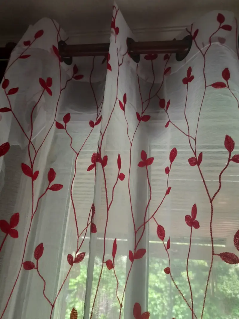 2 Cortinas transparentes con diseño de hojas rojas - 1