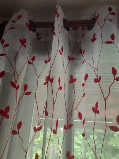 2 Cortinas transparentes con diseño de hojas rojas - miniatura 1