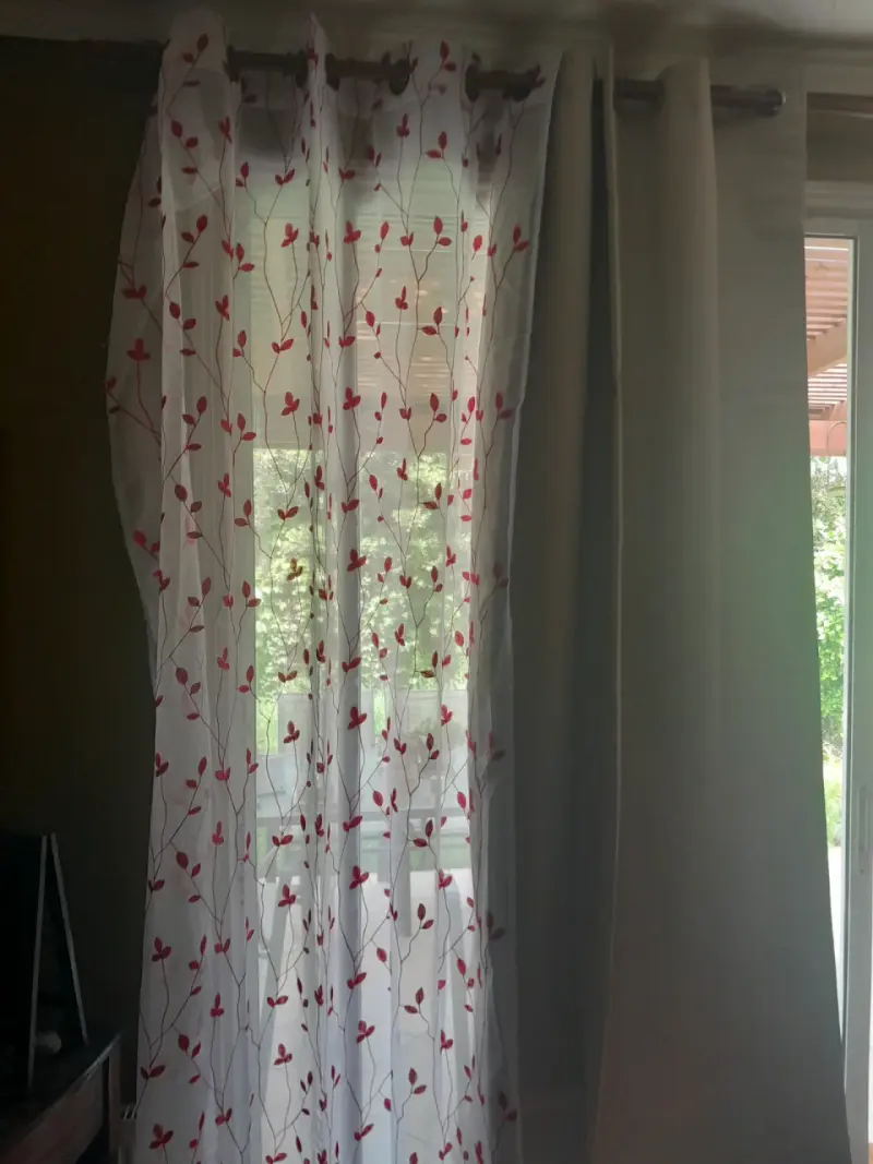 2 Cortinas transparentes con diseño de hojas rojas - 2
