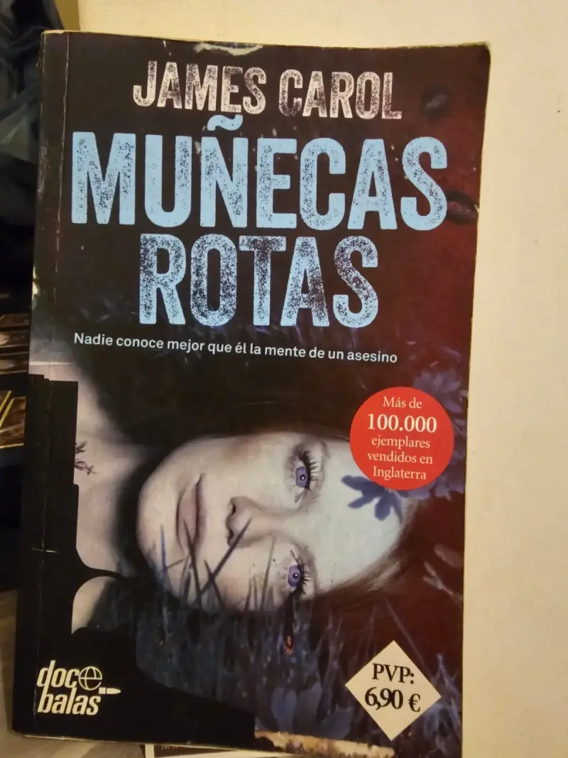 Libro 'Muñecas Rotas' de James Carol - 1