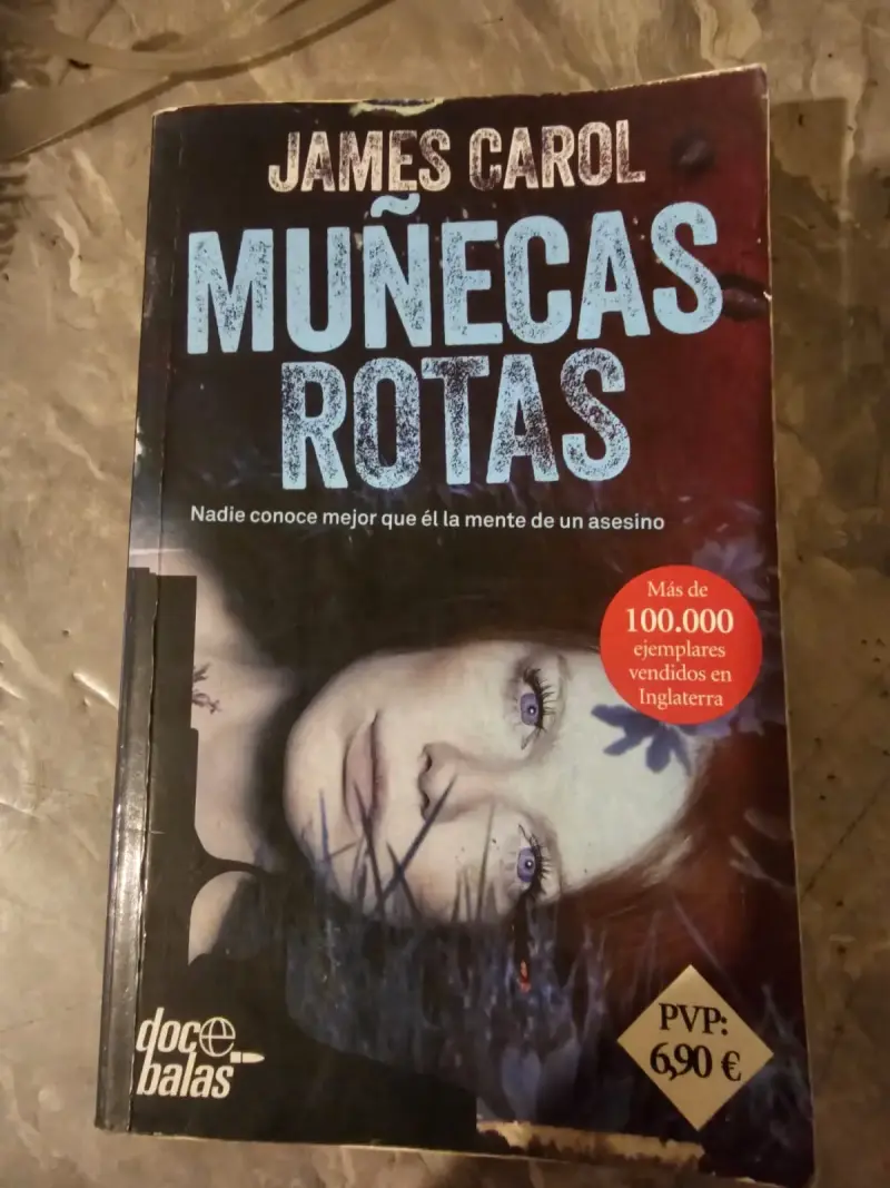Libro 'Muñecas Rotas' de James Carol - 2