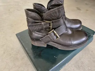 Botines de cuero marrón i con hebillas talla 35 - miniatura 1