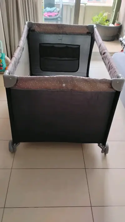Cuna corral plegable para bebé con ruedas - miniatura 1