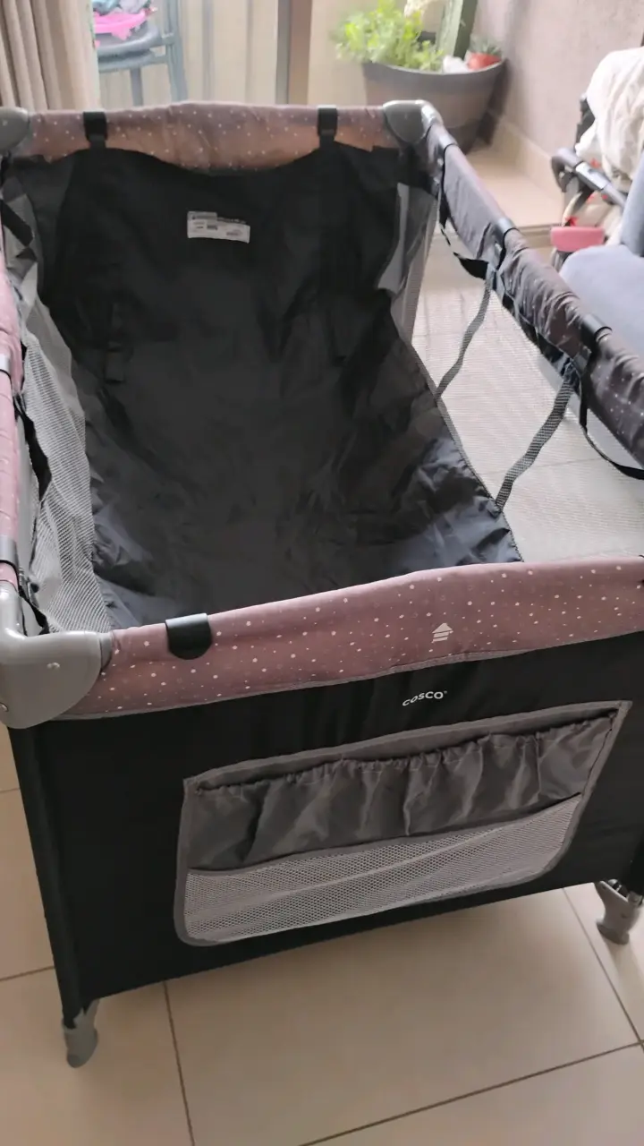 Cuna corral plegable para bebé con ruedas - 2