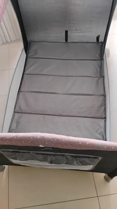 Cuna corral plegable para bebé con ruedas - miniatura 4