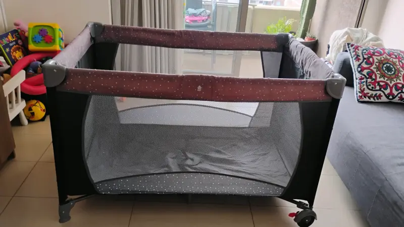 Cuna corral plegable para bebé con ruedas - 6