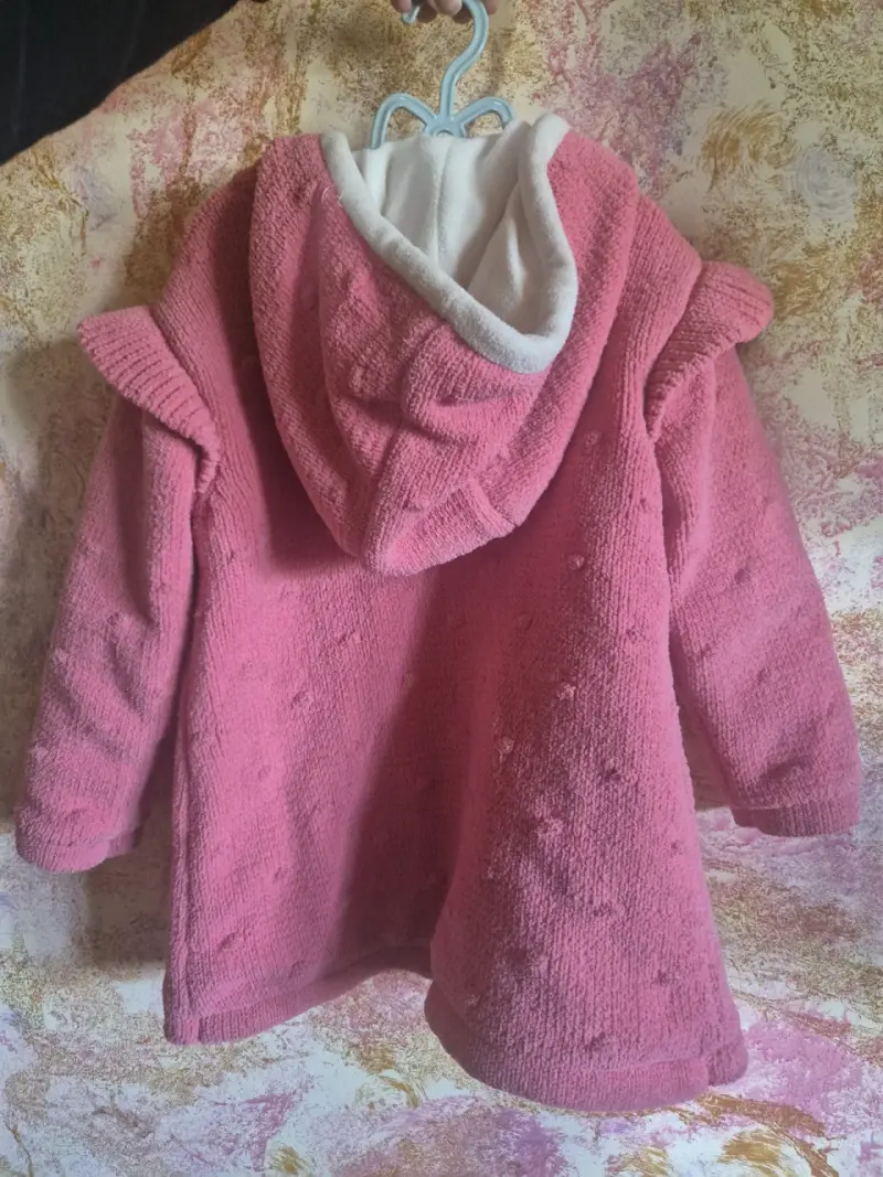 Abrigo rosado para niña con capucha - 2