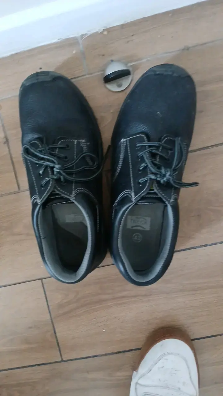 Zapatos de seguridad negros con cordones