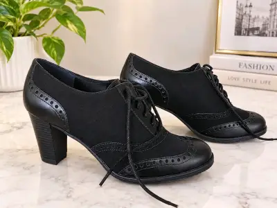 Zapatos de tacón negro estilo Oxford para mujer - miniatura 1