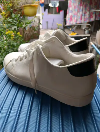 Zapatillas blancas casuales para hombre - miniatura 2