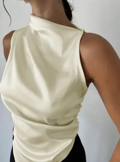 Blusa sin mangas color crema elegante - miniatura 2