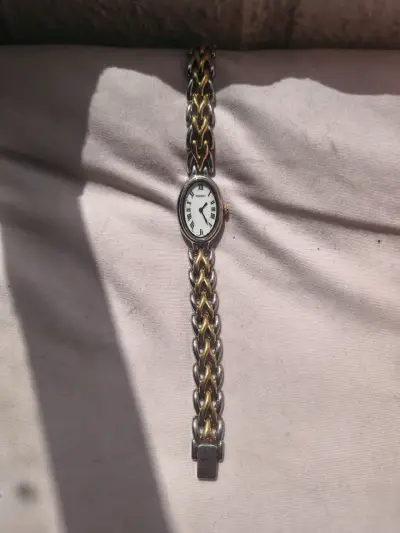 Reloj Seiko bicolor elegante - miniatura 1