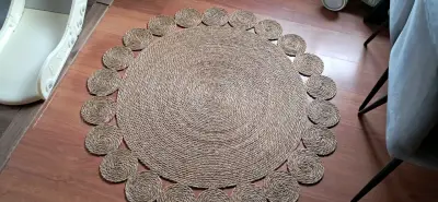 Alfombra redonda de yute natural decorativa - miniatura 1