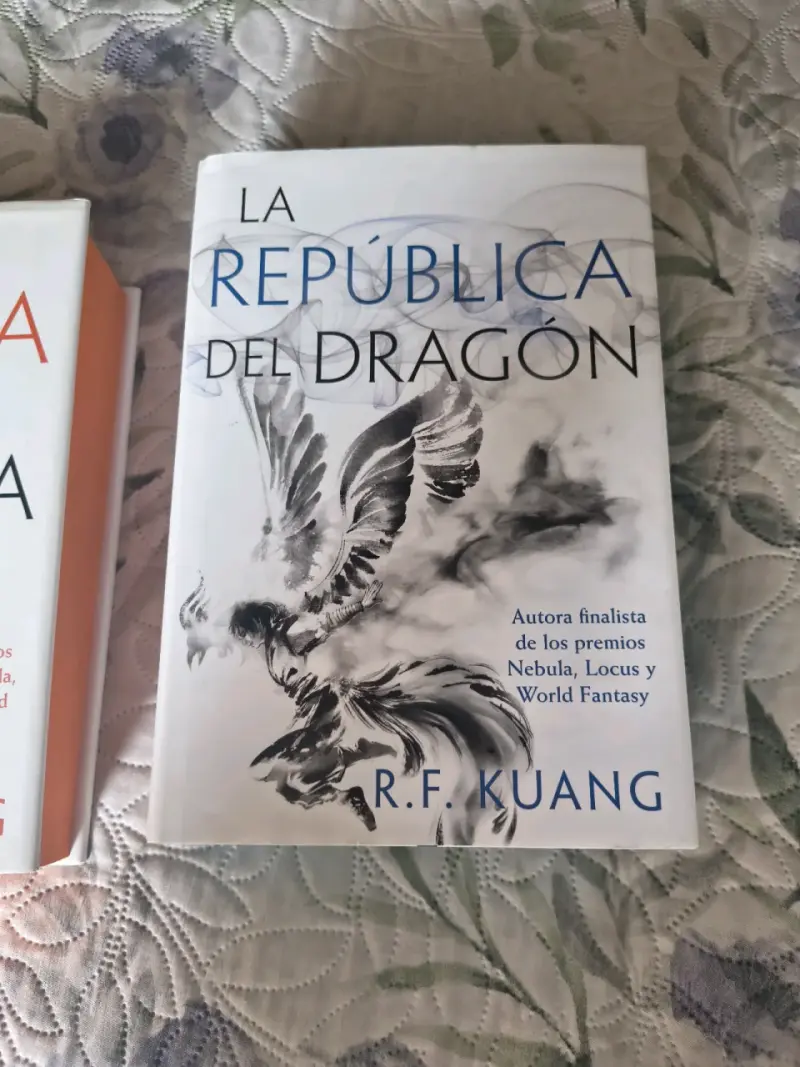 Libro 'La República del Dragón' de R.F. Kuang