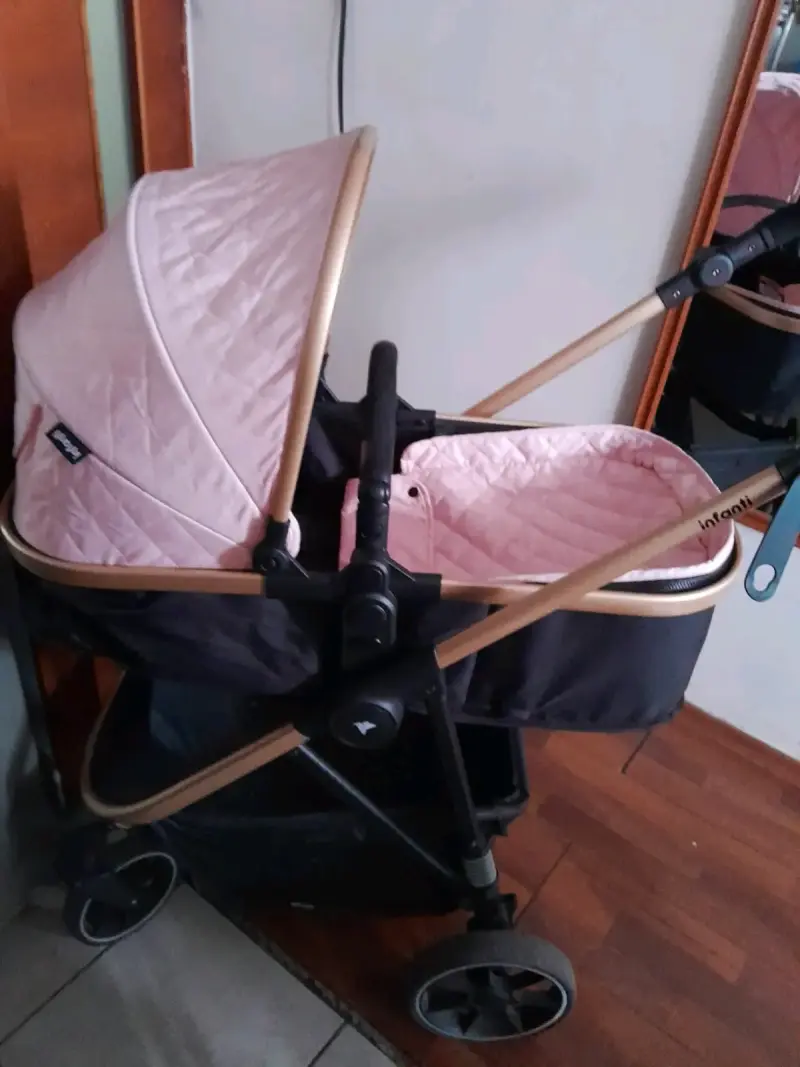 Coche de bebé Infanti rosa plegable - 1
