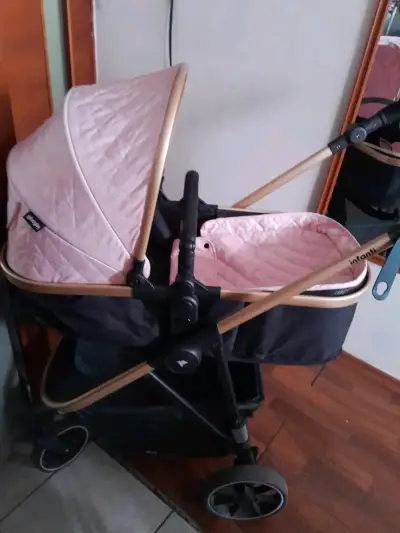 Coche de bebé Infanti rosa plegable - miniatura 1
