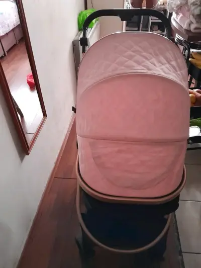 Coche de bebé Infanti rosa plegable - miniatura 3